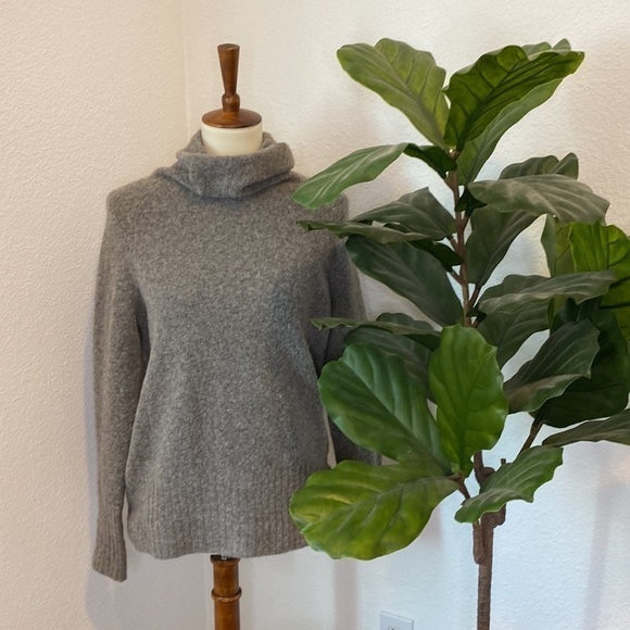 Aritzia The Group Babaton Sweater - Picture 1 of 7